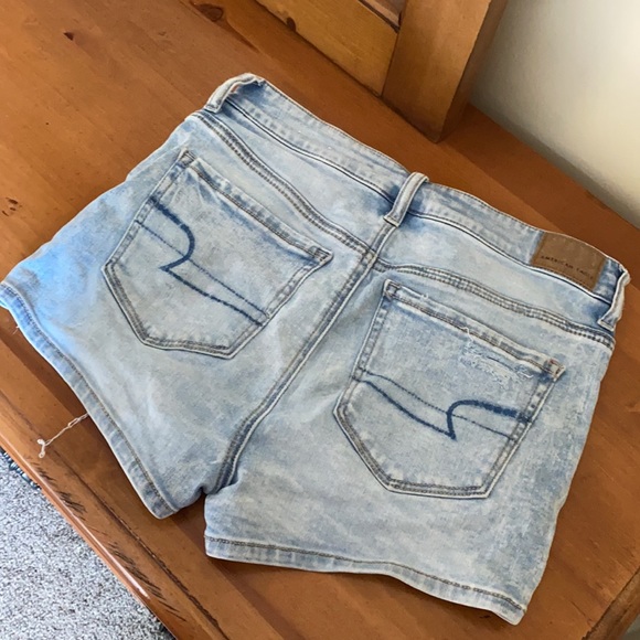 American Eagle High Waisted Short Shorts - Picture 2 of 6